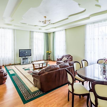 Alfa Apartments Rynok Square 30 Lemberg Exterior foto